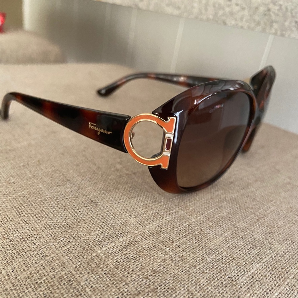 Sunglasses ferragamo